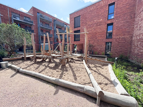 Spielanlage mit Kleinkindbereich