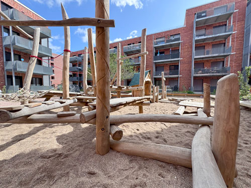 Spielanlage mit Kleinkindbereich